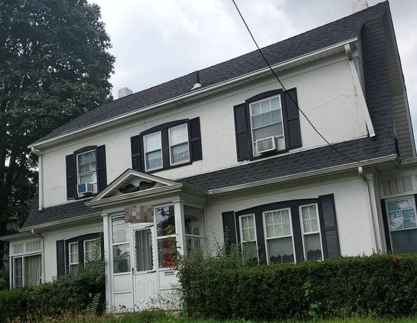 2nd image of 770 Jewett Ave
