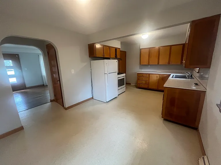 1530 Franklin Ave — Photo 3