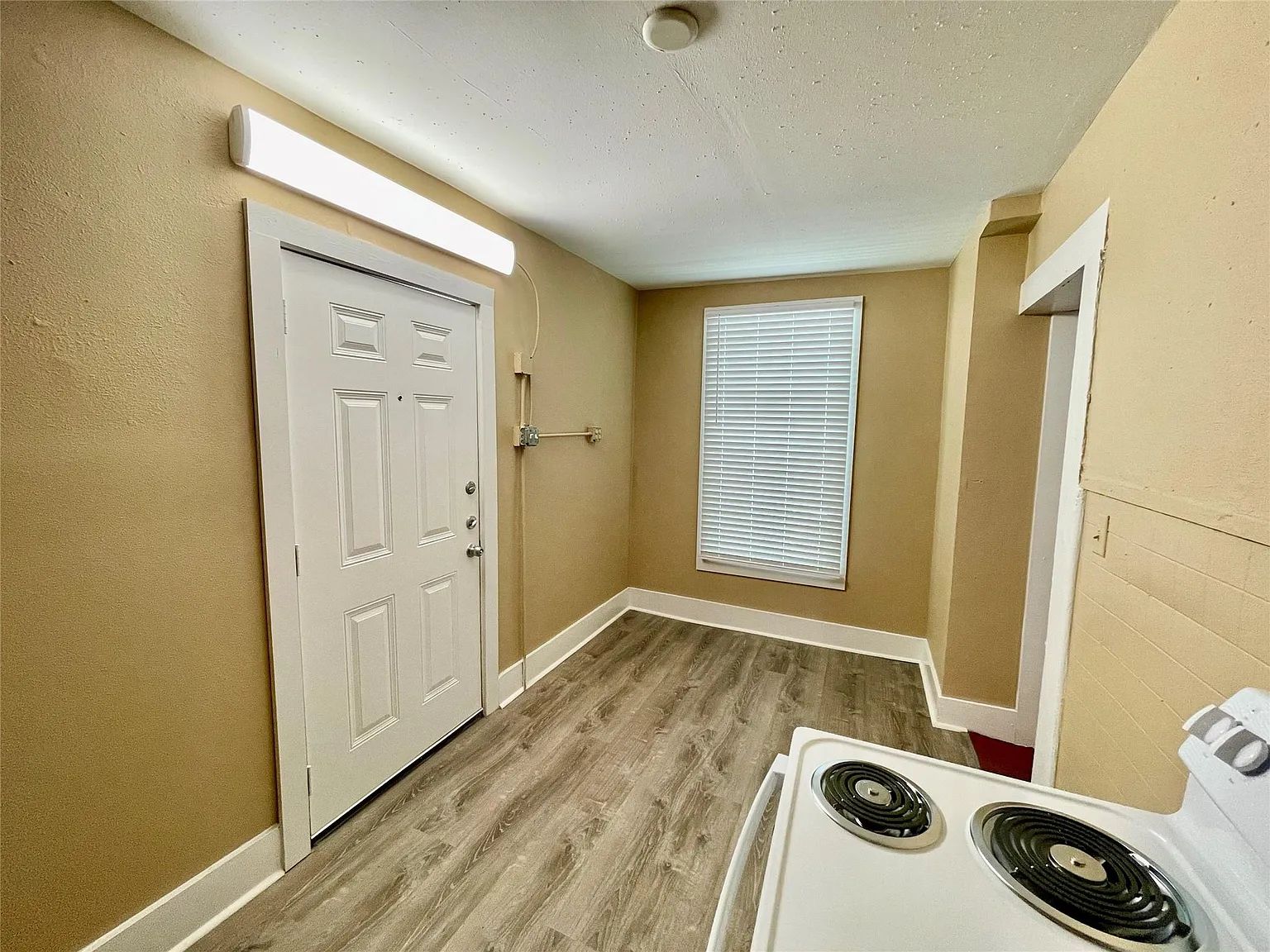 2 bed, 1.0 bath, 900 sqft, $1,200 — Photo 4