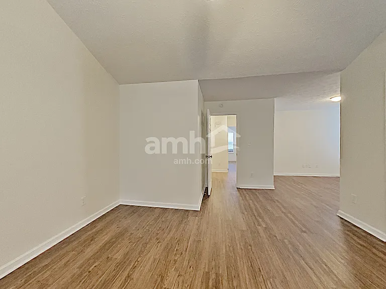 2462 Heatherton Ct — Photo 10