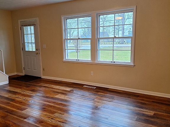 3rd image of 34212 Lake Shore Blvd