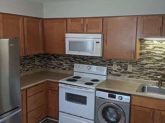 3rd image of 110 Crest St #B