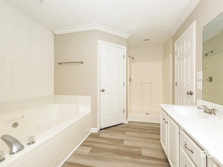 305 Castlemere Ct — Photo 9