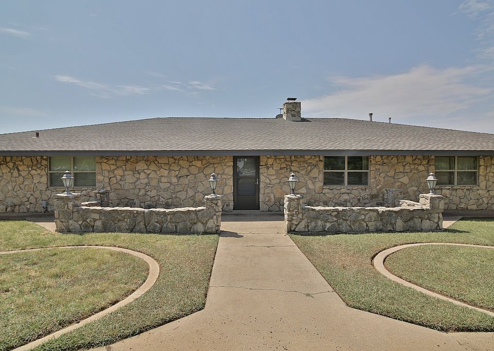 1st image of 390 Avenida Cortez