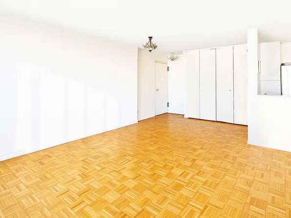 555 Main Street image 5 of 13