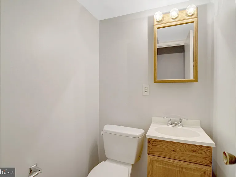 8236 Governors Ct — Photo 29