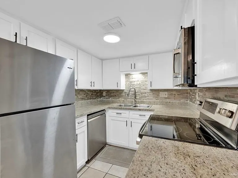 3505 N 23rd Ln — Photo 3