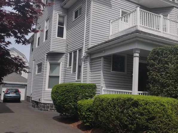 733 735th Blvd E, Weehawken, NJ 07086