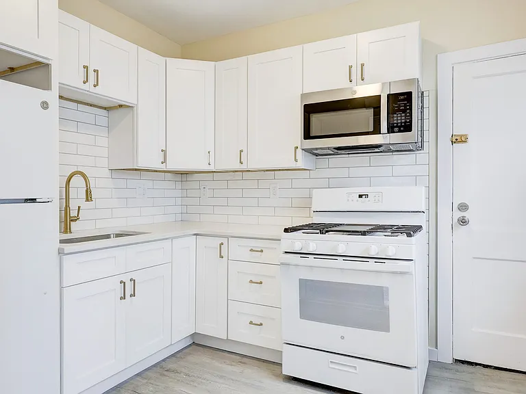 338 E Webster Ave — Photo 6