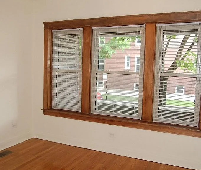 1535 West Addison — Photo 18