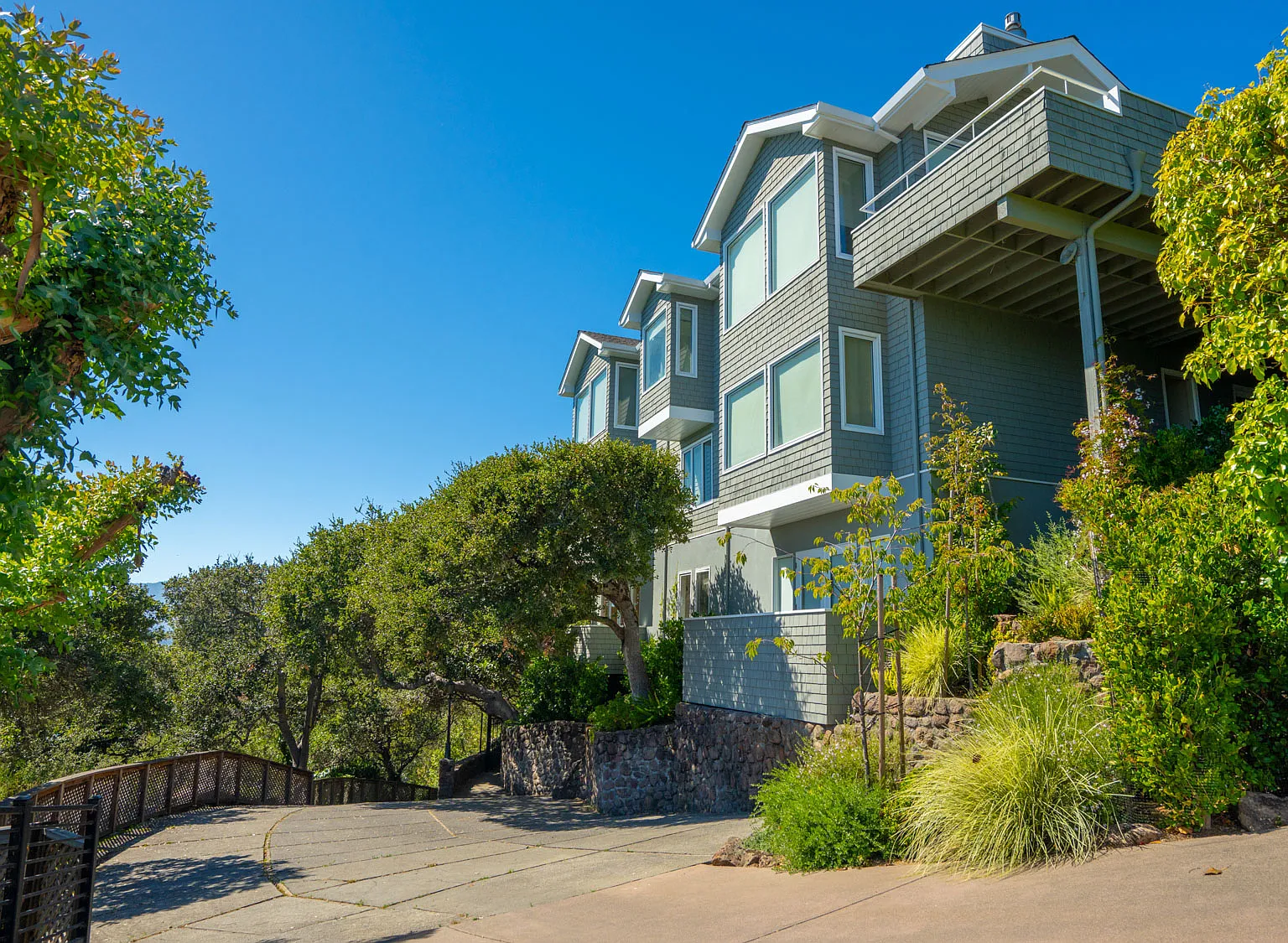5 bed, 5.5 bath, 3700 sqft, $25,000 — Photo 1