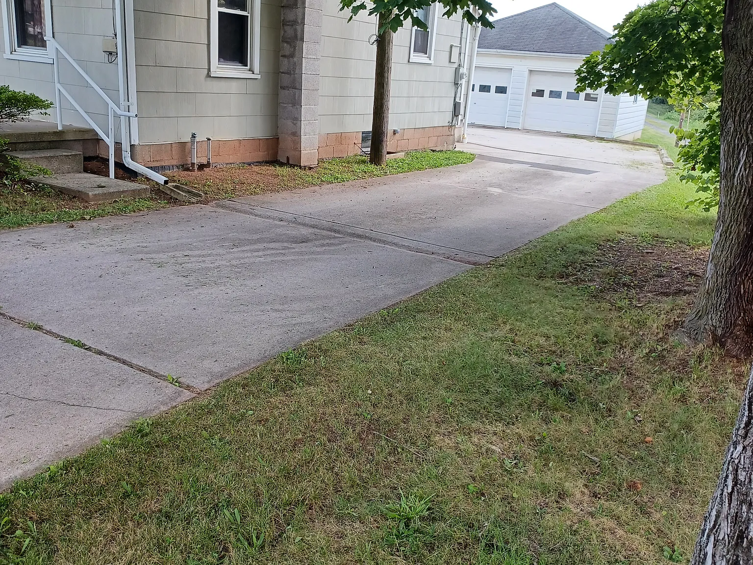 2 bed, 896 sqft, $1,200 — Photo 2