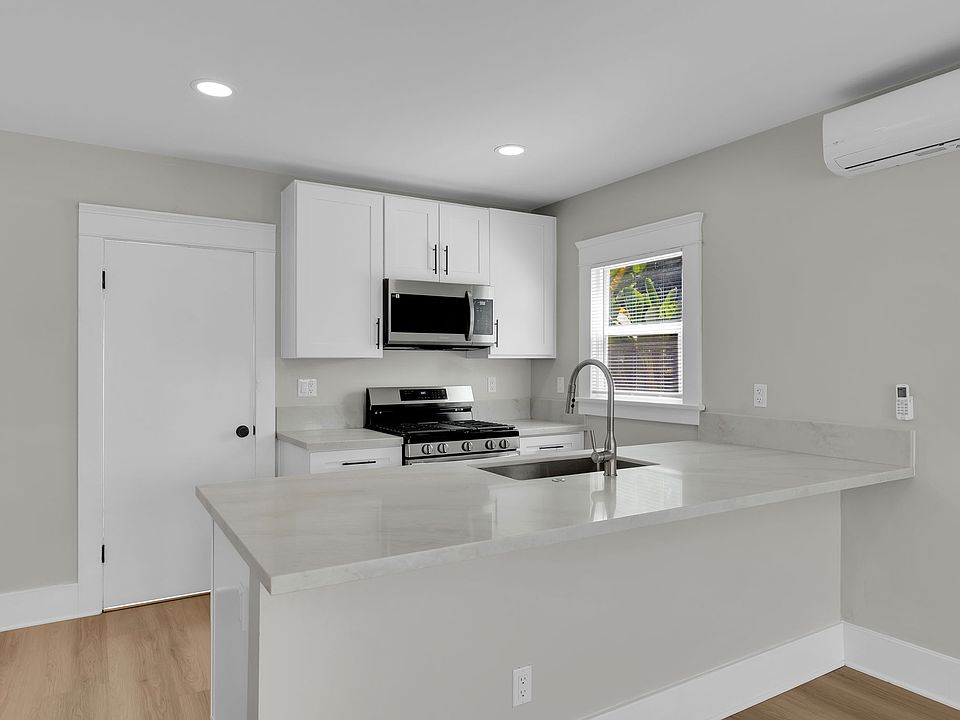 1st image of 1922 Howard Ave #1922