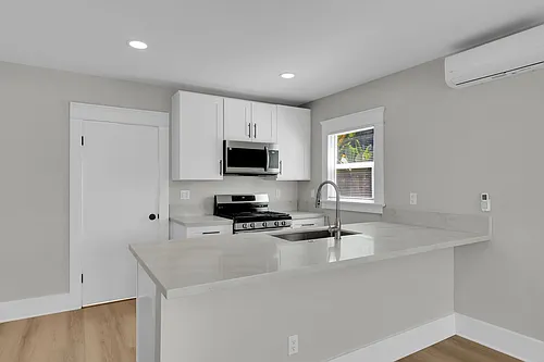 1922 Howard Ave #1922 Photo 1