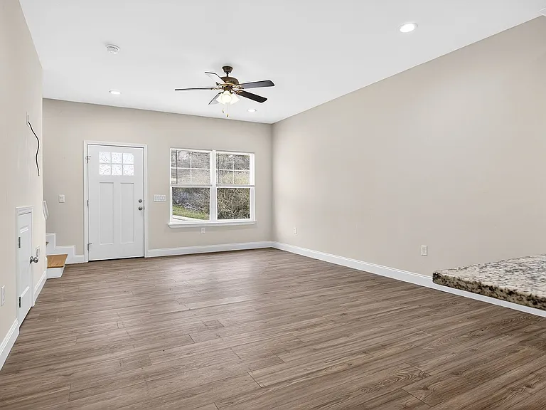 1445 Stuart Ave NW — Photo 4