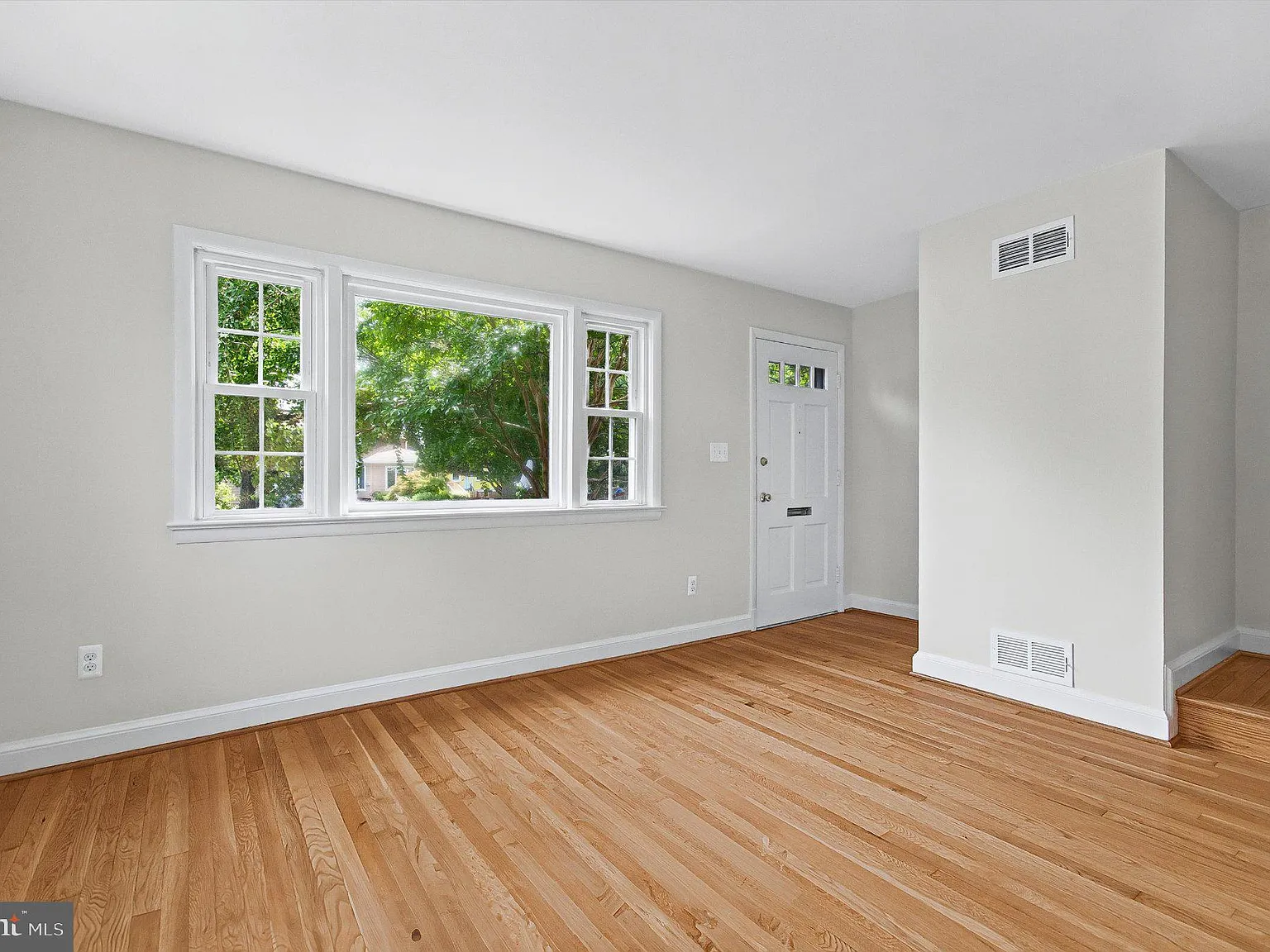 3 bed, 1.5 bath, 1782 sqft, $3,950 — Photo 3