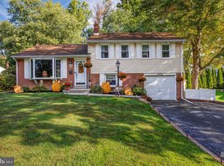 605 Lamp Post Ln, Aston, PA 19014