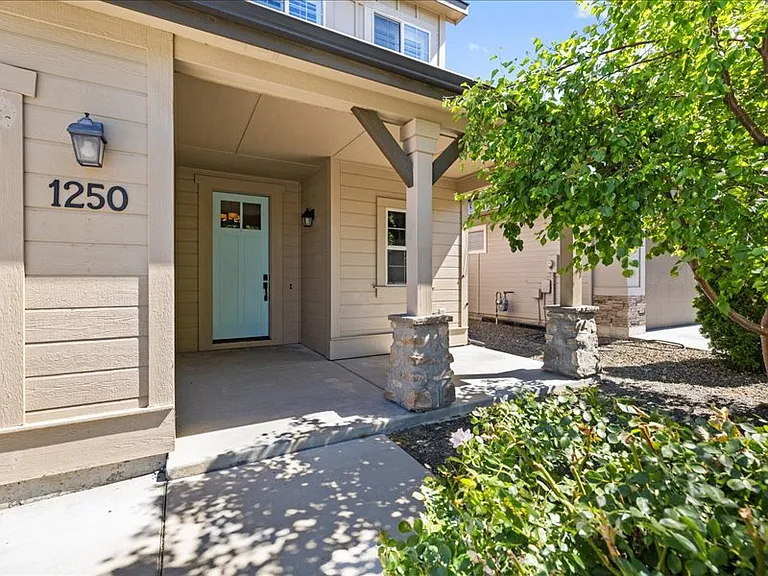 1250 W Laughton Dr — Photo 2