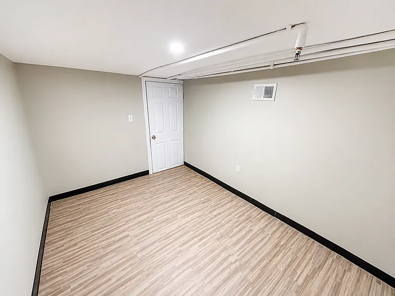 10-12 Nursery St #1R — Photo 11
