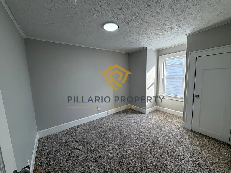 711 W 22nd St — Photo 15