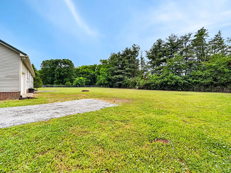 3918 Ashley Dr — Photo 9