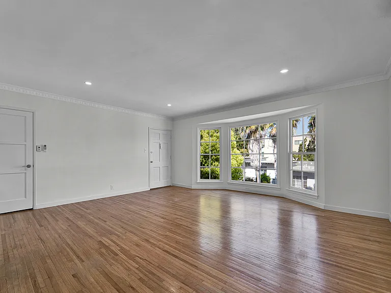 10706 Holman Ave — Photo 5