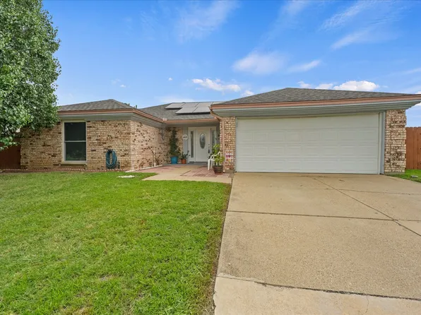 3030 Meadow Creek Ct, Grand Prairie, TX 75052