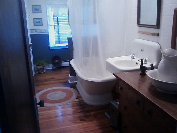 2nd floor bath