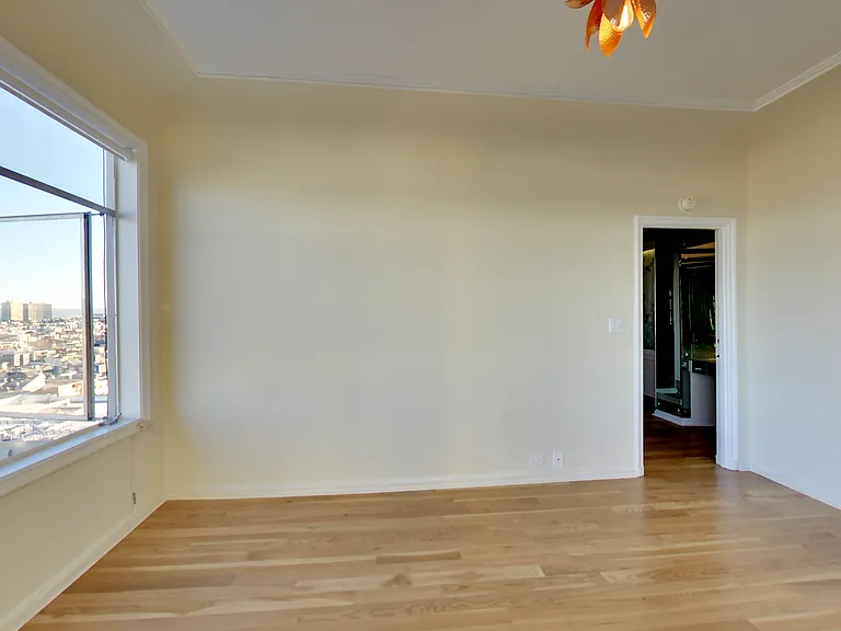 2090 Green Street (003r) — Photo 26