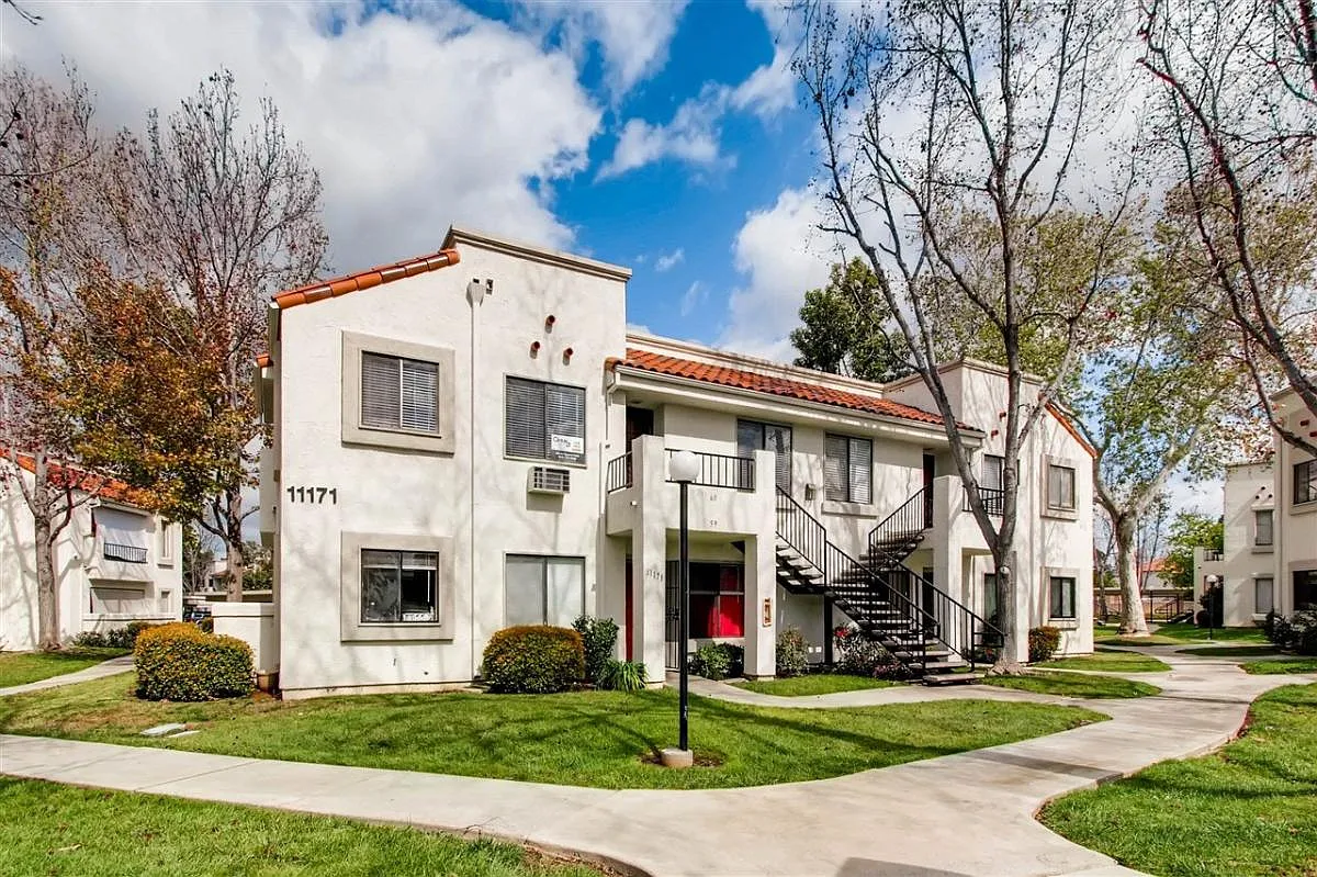 2 bed, 866 sqft, $2,800 — Photo 1