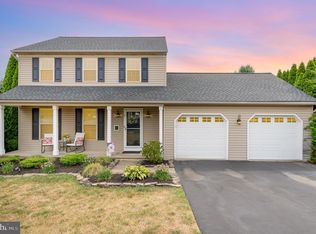 5 Buckingham Dr, Red Lion, PA 17356