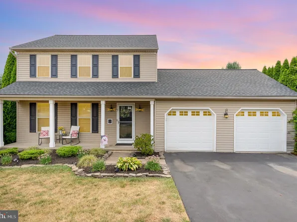 5 Buckingham Dr, Red Lion, PA 17356