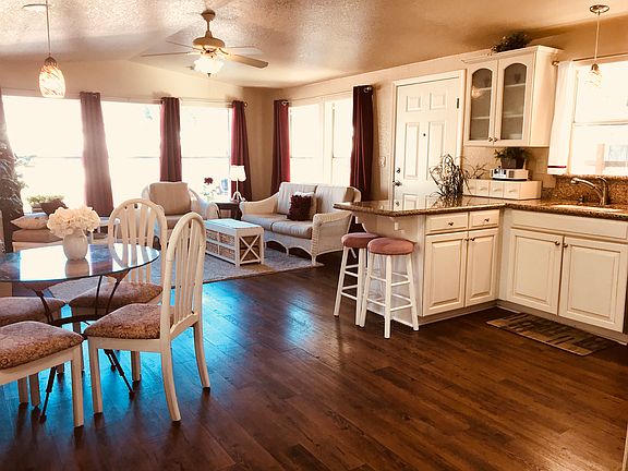 LIVING/KITCHEN 26'2"x14'10"