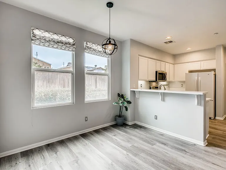 4300 Newton Ave #32 — Photo 12