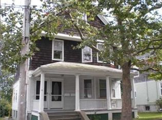 105 3rd St, Newport, RI 02840