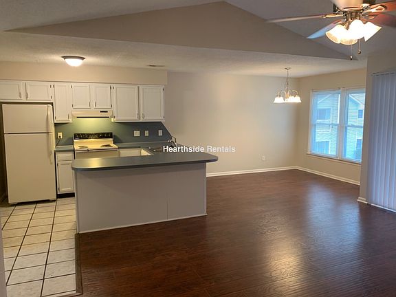 3rd image of 135-E W Victoria Ct