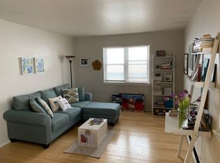 1004 E Pleasant St APT 8, Milwaukee, WI 53202