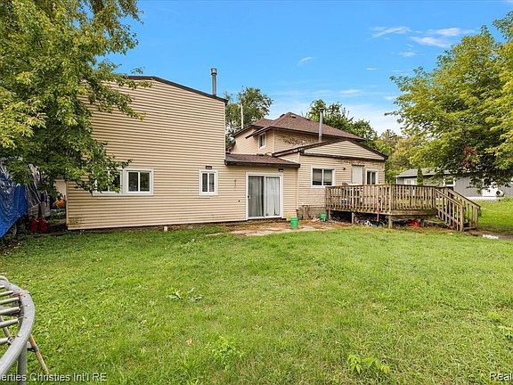 5th image of 2189 Willow Beach St