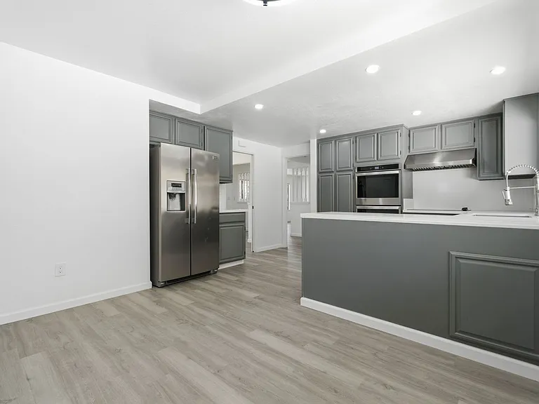 800 Locust Dr — Photo 17