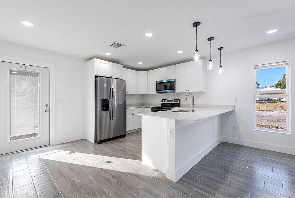 1st image of 3244 Jefferson St