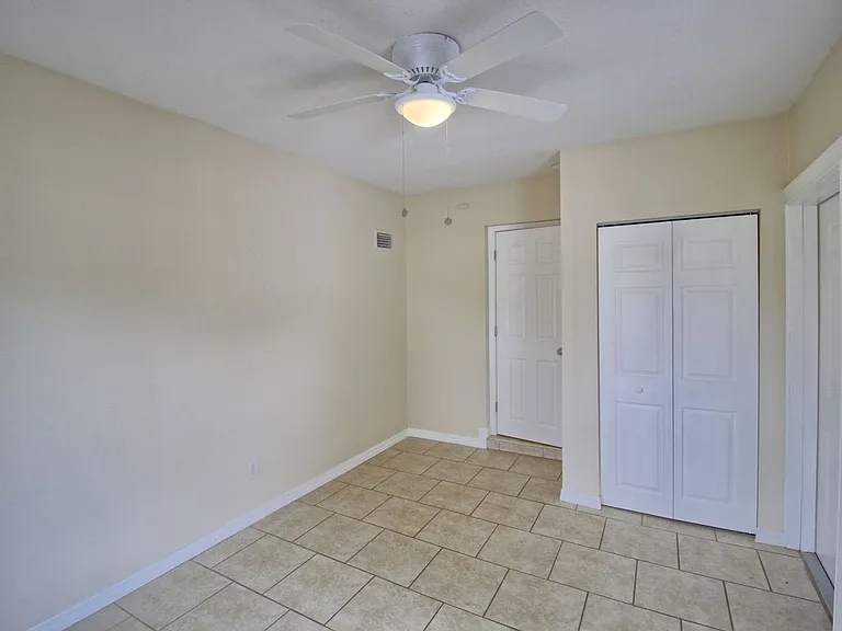 323 Elm Dr — Photo 6