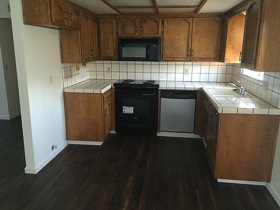 3rd image of 1441 W Walnut Ave