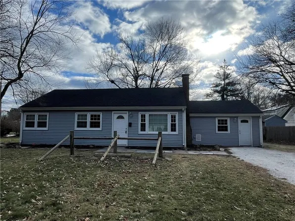 22 Sherwood Ln, Barrington, RI 02806