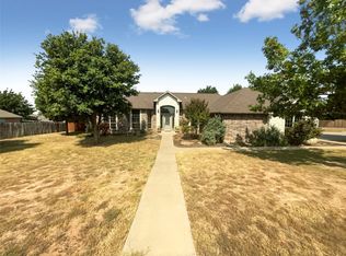 917 Winding Rd, Granbury, TX 76049