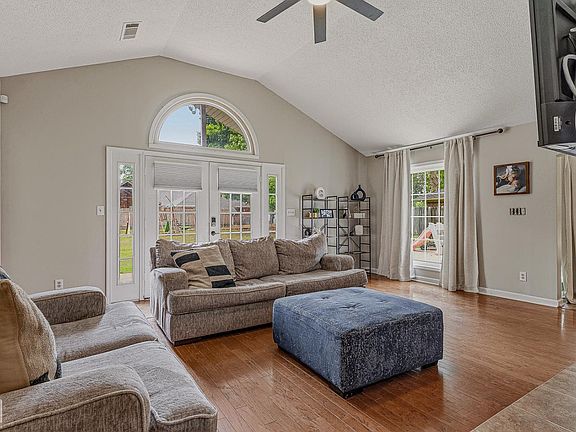 3rd image of 713 Golf Links Dr