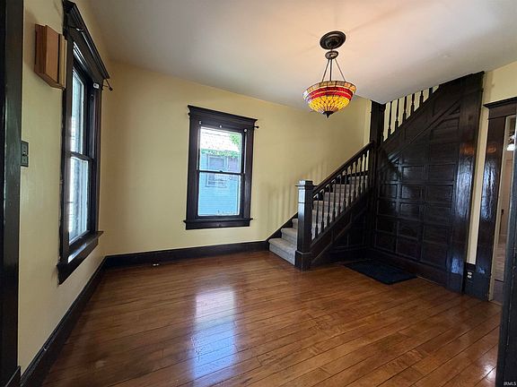 5th image of 815 W 1st St
