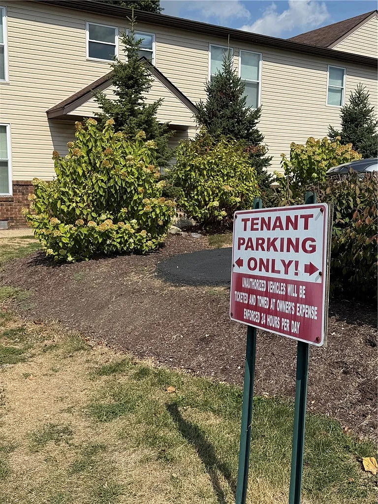 1 bed, 750 sqft, $990 — Photo 2