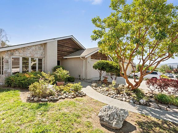 2nd image of 4962 Fontanelle Pl
