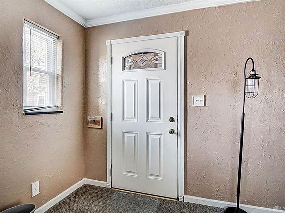 4th image of 2504 Saint Charles Ave