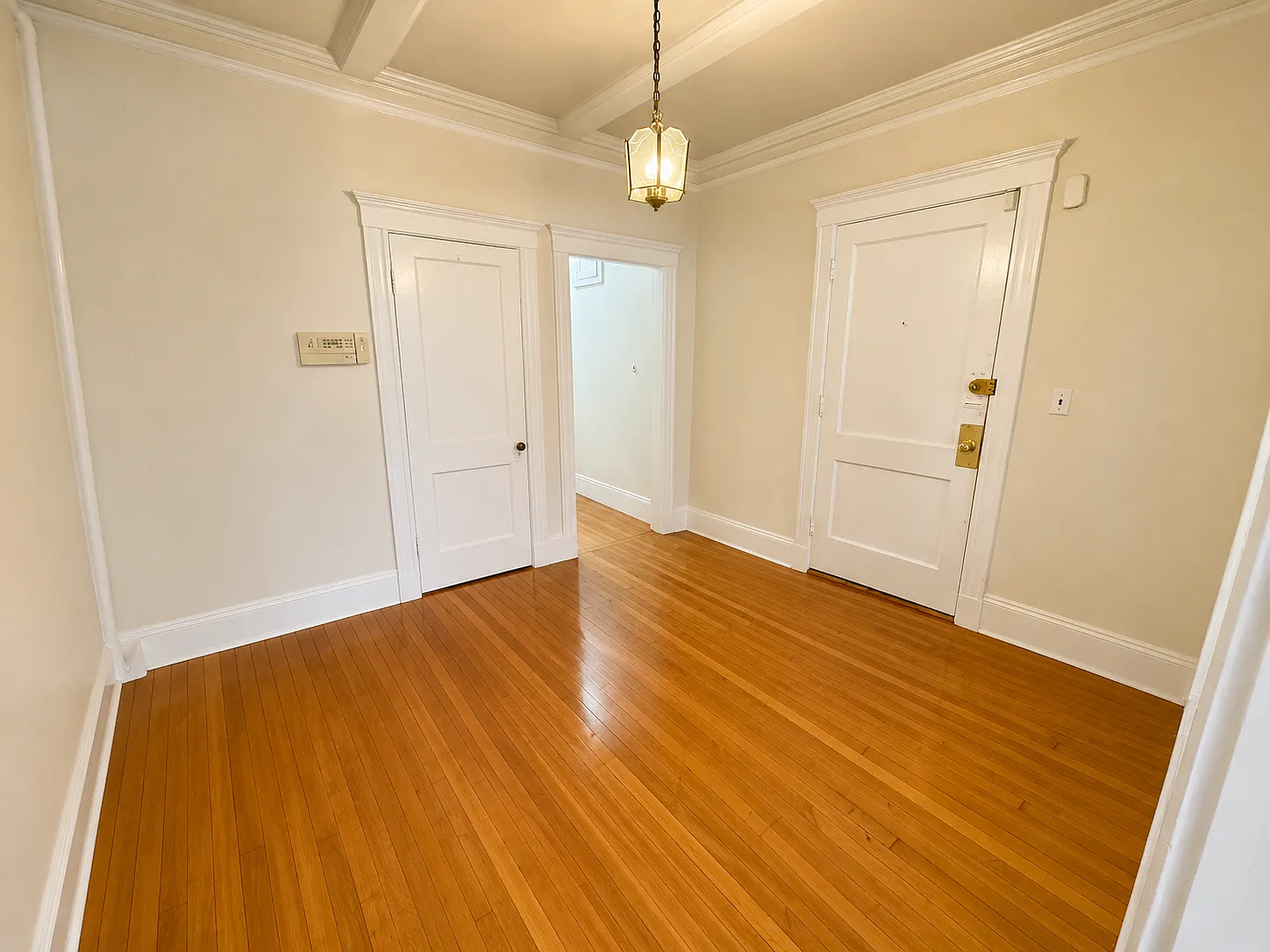 5 bed, 1450 sqft, $990 — Photo 3